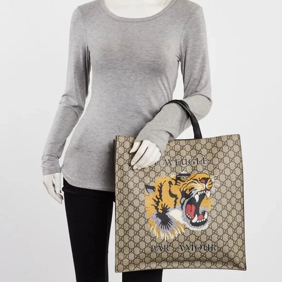 Gucci Beige GG Supreme Coated Canvas Tiger Print Tote Bag - Picture 2 of 8